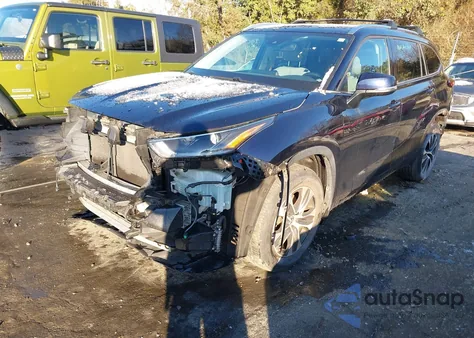 2021 Toyota Highlander Xle z USA, uszkodzony, nr VIN 5TDHZRBH9MS532690